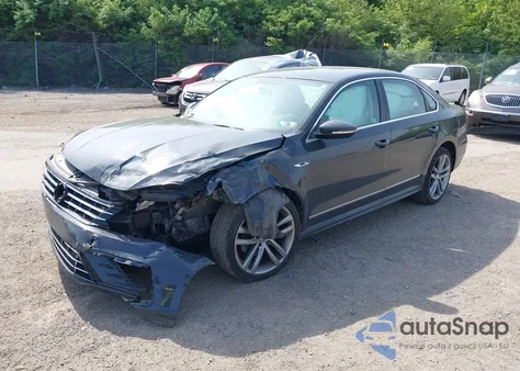 2017 Volkswagen Passat 1.8T R-Line z USA, uszkodzony, nr VIN 1VWDT7A31HC043618